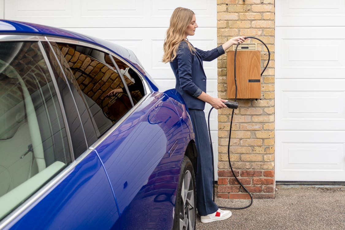 Comment recharger sa voiture électrique chez soi ?